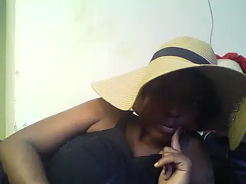 Snapshot of Sexxy_bre chatting on 01.28.25 Sexxy bre online show from 01.28.25