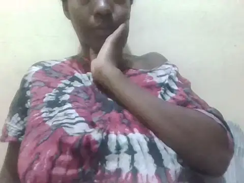 Snapshot of Sexxy_bre chatting on 10.04.25 Sexxy bre online show from 10.04.25