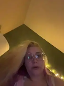 Snapshot of Lalalynn chatting on 02.22.26 Lalalynn online show from 02.22.26