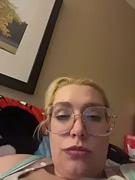 Snapshot of Lalalynn chatting on 02.25.26 Lalalynn online show from 02.25.26