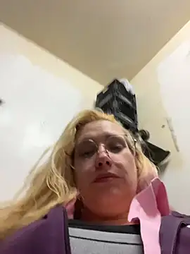 Snapshot of Lalalynn chatting on 02.28.26 Lalalynn online show from 02.28.26