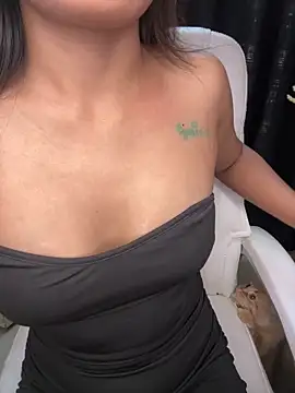 LeisyXO online show from 01.08.25