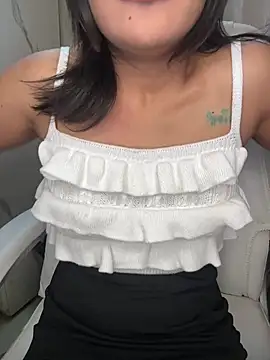 LeisyXO online show from 01.25.25