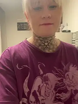 Snapshot of poussichienne chatting on 02.13.25 poussichienne online show from 02.13.25