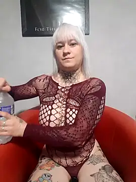 Snapshot of poussichienne chatting on 09.14.25 poussichienne online show from 09.14.25