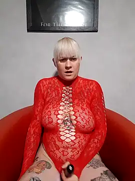 Snapshot of poussichienne chatting on 10.28.25 poussichienne online show from 10.28.25