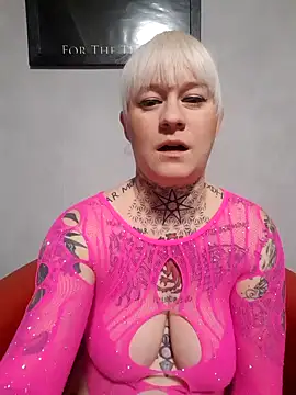 Snapshot of poussichienne chatting on 11.07.25 poussichienne online show from 11.07.25