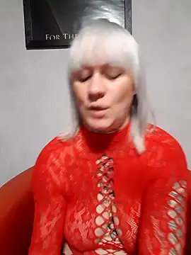 Snapshot of poussichienne chatting on 12.14.25 poussichienne online show from 12.14.25