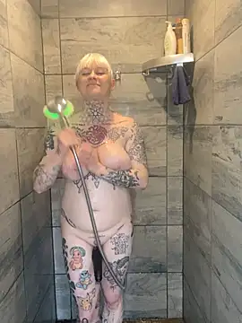 Snapshot of poussichienne chatting on 01.17.26 poussichienne online show from 01.17.26