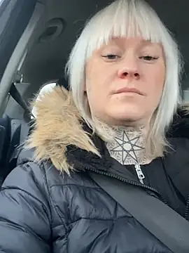 Snapshot of poussichienne chatting on 02.01.26 poussichienne online show from 02.01.26