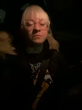 Snapshot of poussichienne chatting on 02.17.26 poussichienne online show from 02.17.26