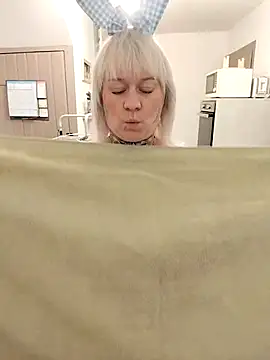 Snapshot of poussichienne chatting on 02.21.26 poussichienne online show from 02.21.26