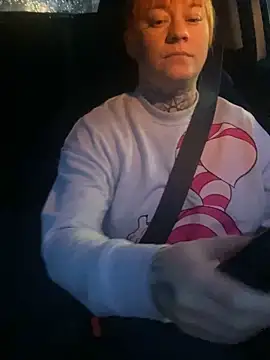 Snapshot of poussichienne chatting on 03.16.26 poussichienne online show from 03.16.26