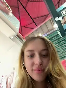 Snapshot of enjoy_my_beauty chatting on 12.12.24 enjoy my beauty online show from 12.12.24