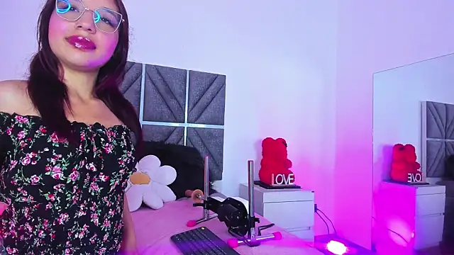 Laura Dicardy online show from 03.25.26