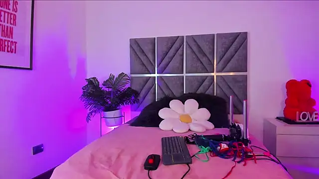 Laura Dicardy online show from 03.28.26