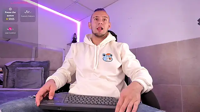 Snapshot of Damon_Bakert chatting on 01.11.25 Damon Bakert online show from 01.11.25