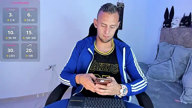 Snapshot of Damon_Bakert chatting on 10.08.25 Damon Bakert online show from 10.08.25