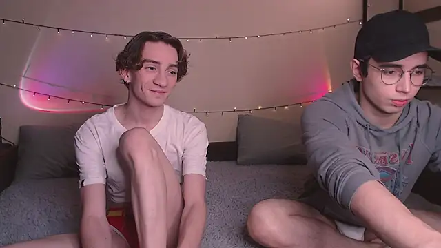 Snapshot of EliotMarks chatting on 11.23.25 EliotMarks online show from 11.23.25