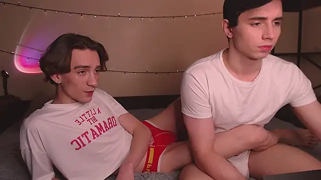 Snapshot of EliotMarks chatting on 11.26.25 EliotMarks online show from 11.26.25