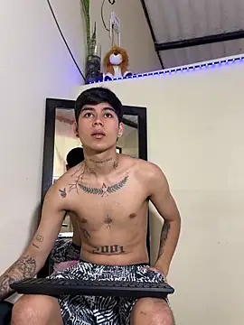 Snapshot of Lukas_strong chatting on 11.24.25 Lukas strong online show from 11.24.25