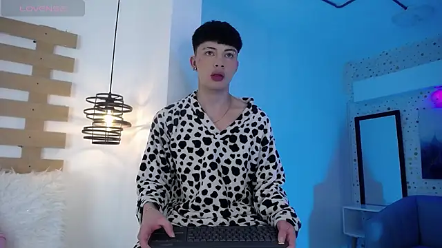 Steev Novoa online show from 02.27.25