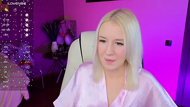 Snapshot of Selenatrend chatting on 11.26.25 Selenatrend online show from 11.26.25