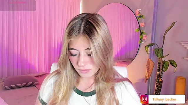 Snapshot of tiffany_becker chatting on 06.18.26 tiffany becker online show from 06.18.26