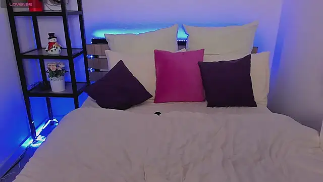 Snapshot of Anny_Limis chatting on 12.14.24 Anny Limis online show from 12.14.24