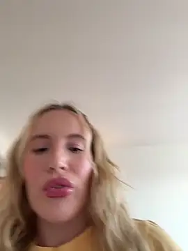 isisxoxx online show from 03.18.26