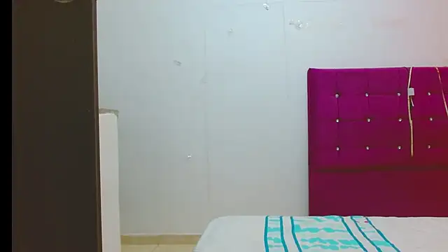 Snapshot of chantalsemenova1 chatting on 09.19.25 chantalsemenova1 online show from 09.19.25