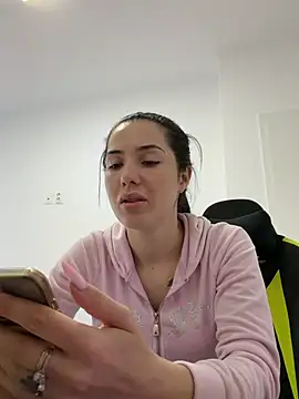 Snapshot of Emmapmg chatting on 04.15.26 Emmapmg online show from 04.15.26
