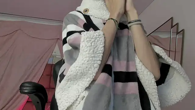 Snapshot of BonnieCute_ chatting on 02.01.25 BonnieCute online show from 02.01.25