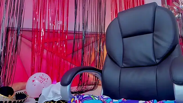 Snapshot of BonnieCute_ chatting on 02.15.25 BonnieCute online show from 02.15.25