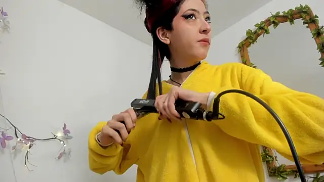 Snapshot of BonnieCute_ chatting on 10.14.25 BonnieCute online show from 10.14.25