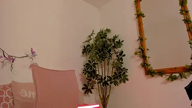 Snapshot of BonnieCute_ chatting on 10.23.25 BonnieCute online show from 10.23.25