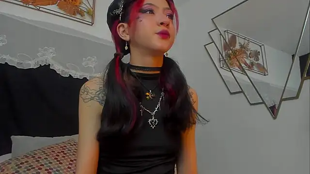 Snapshot of BonnieCute_ chatting on 11.03.25 BonnieCute online show from 11.03.25