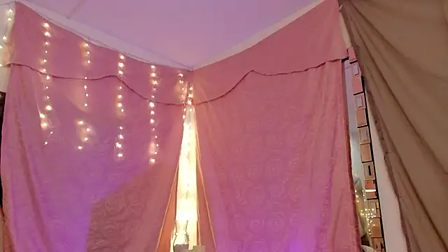 Snapshot of BonnieCute_ chatting on 11.08.25 BonnieCute online show from 11.08.25