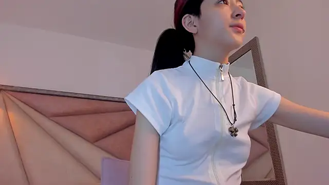 Snapshot of BonnieCute_ chatting on 11.17.25 BonnieCute online show from 11.17.25