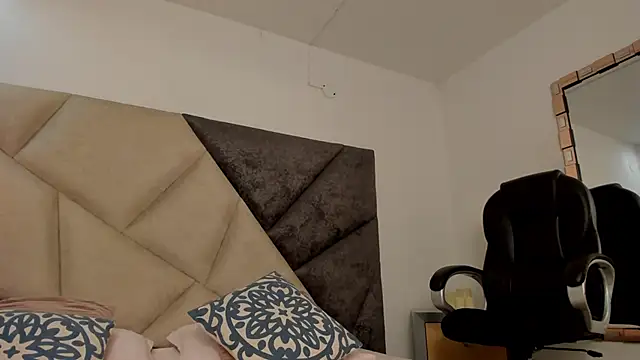 Snapshot of BonnieCute_ chatting on 11.26.25 BonnieCute online show from 11.26.25