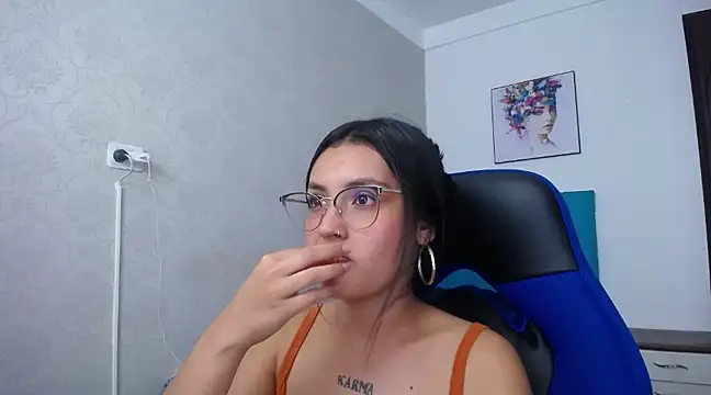 Snapshot of antonella_sweetlittle chatting on 03.04.25 antonella sweetlittle online show from 03.04.25