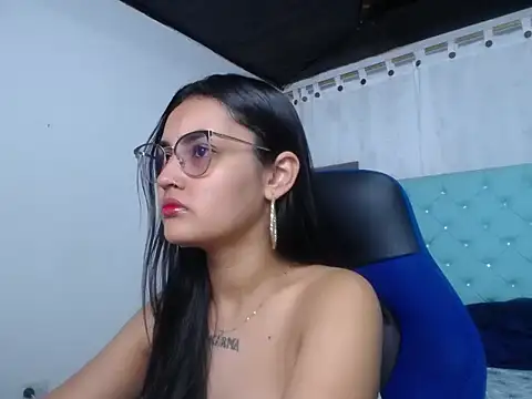 Snapshot of antonella_sweetlittle chatting on 10.15.25 antonella sweetlittle online show from 10.15.25