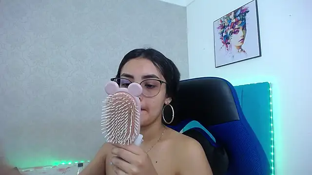 Snapshot of antonella_sweetlittle chatting on 11.26.25 antonella sweetlittle online show from 11.26.25