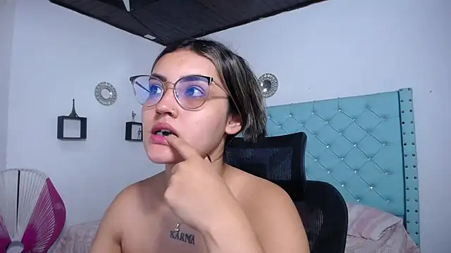 Snapshot of antonella_sweetlittle chatting on 04.21.26 antonella sweetlittle online show from 04.21.26