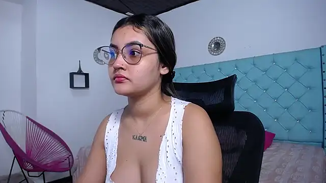 Snapshot of antonella_sweetlittle chatting on 04.28.26 antonella sweetlittle online show from 04.28.26