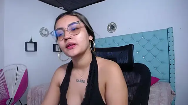 Snapshot of antonella_sweetlittle chatting on 04.30.26 antonella sweetlittle online show from 04.30.26