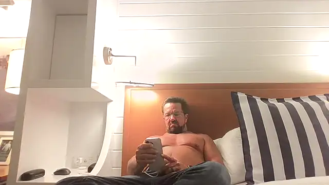 sluttydylan online show from 10.04.25