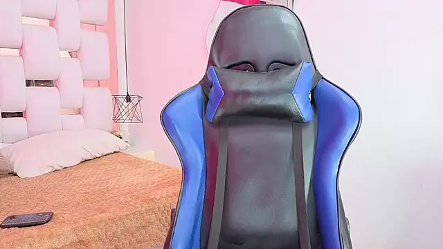 Snapshot of scarce_candy69 chatting on 11.16.25 scarce candy69 online show from 11.16.25