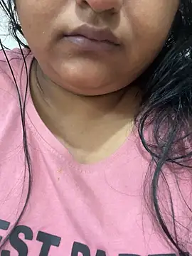 Snapshot of smile_pretty chatting on 10.24.25 smile pretty online show from 10.24.25