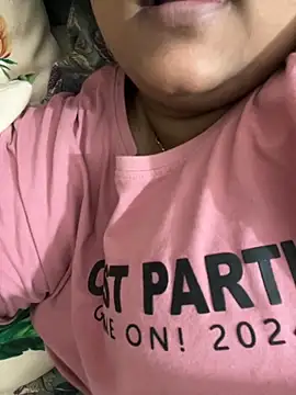 Snapshot of smile_pretty chatting on 11.11.25 smile pretty online show from 11.11.25